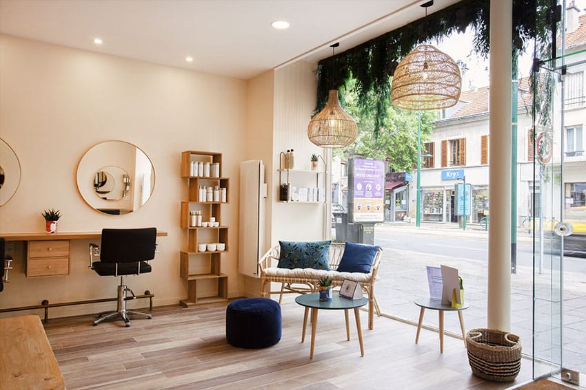 Cadre naturel du salon de coiffure À l'hair libre à Charenton